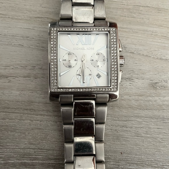 Michael Kors Silver Watch! Good Cond! Offers are welcome! Needs New Battery. - Picture 3 of 3
